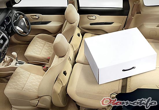 Interior Nissan Grand Livina